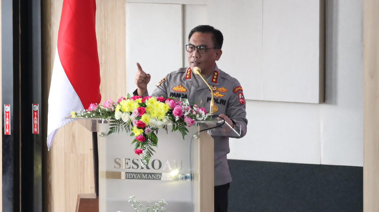 Pasukan Pelopor BKO Polda NTT Bergerak Tangani Dampak Gempa, Layani dan Bantu Warga di Lokasi Pengungsian