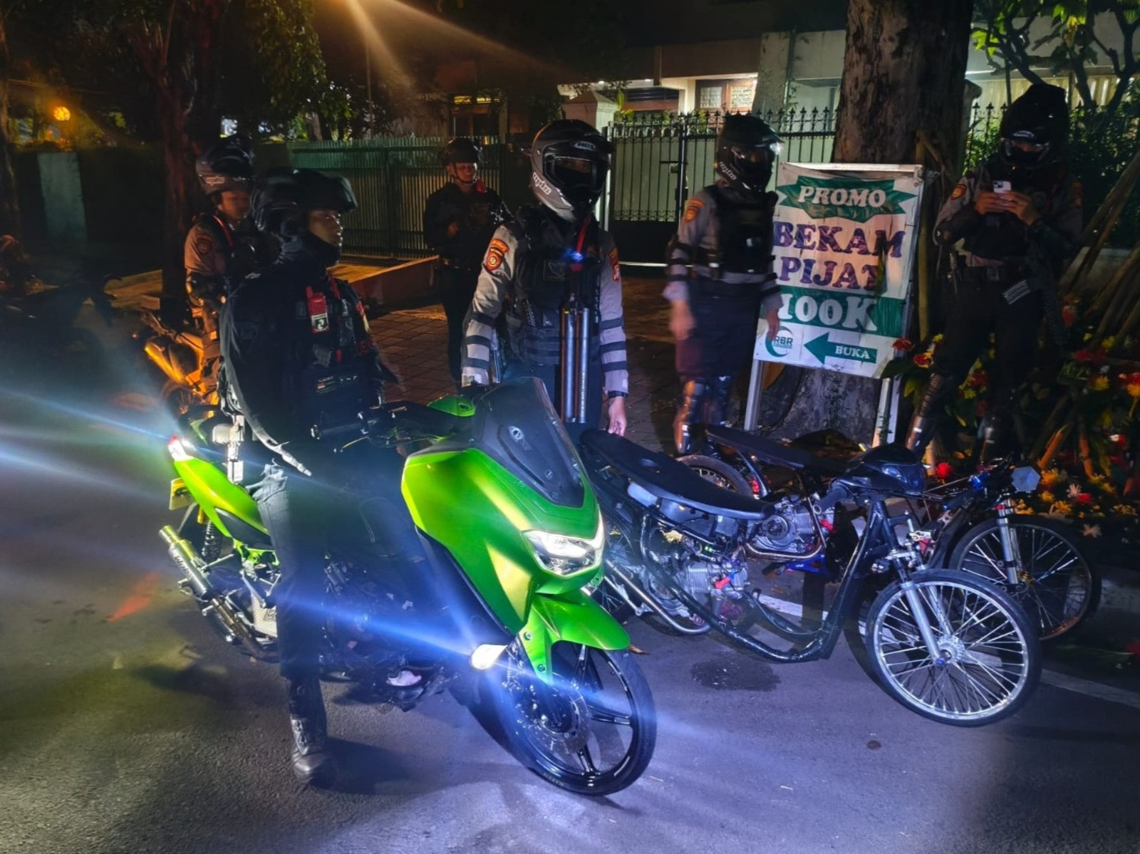 Patroli Gabungan Brimob Polda Metro Jaya Amankan Kendaraan dan Alat Mencurigakan di Rawamangun