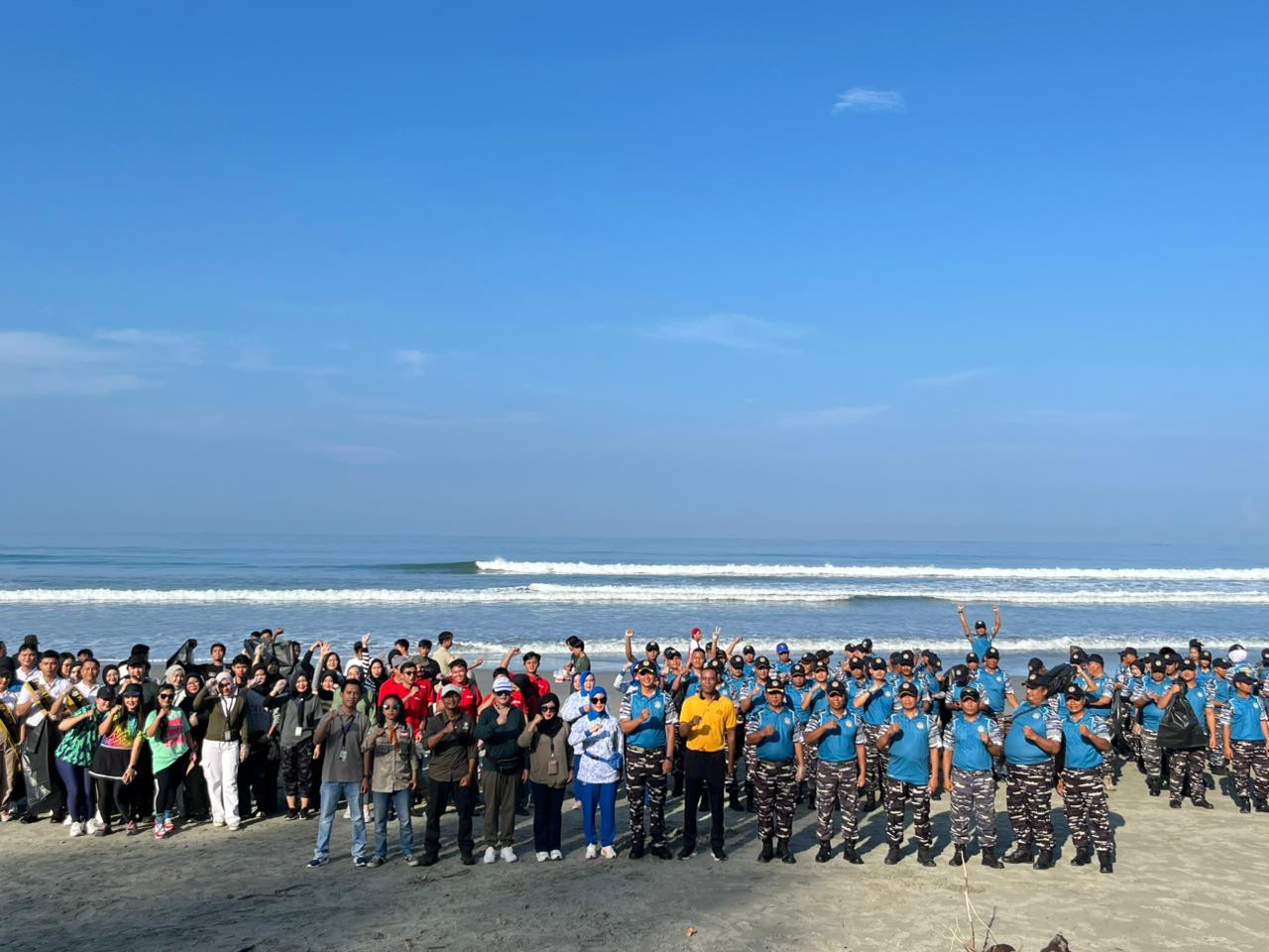 Aksi Cinta Pantai, Semangat Hari Bumi dan 40 Tahun Pengabdian Lanal Bengkulu