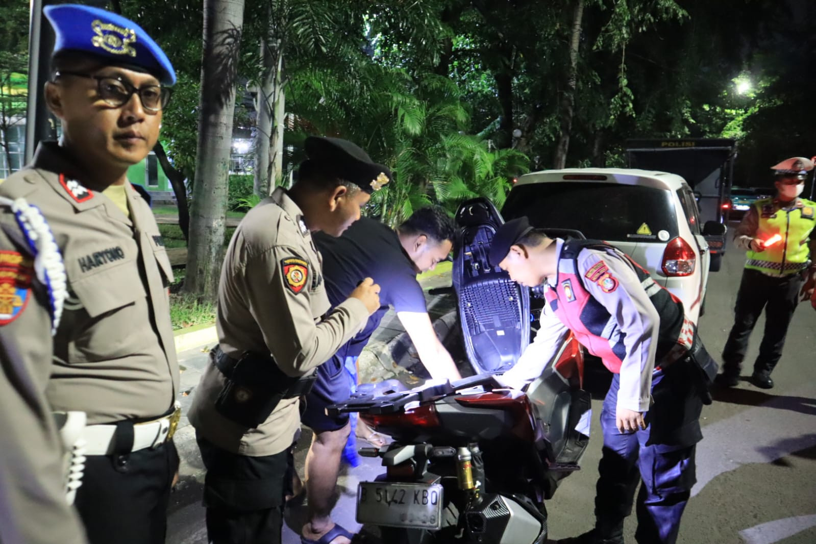 Patroli Skala Besar Personil Gabungan Bekasi Kota Sapu Bersih Titik Rawan Kejahatan Jalanan