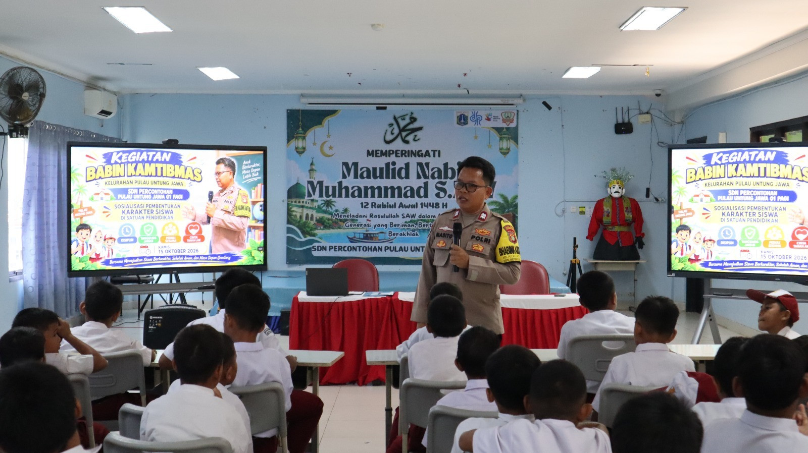 Police Goes to School, Bhabinkamtibmas Pulau Untung Jawa Tanamkan Karakter dan Cegah Bullying Sejak Dini