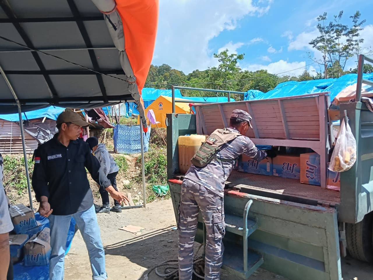 Lanal Sabang Terus Dukung Tugas Kemanusiaan di Wilayah Terdampak Banjir Bandang dan Longsor