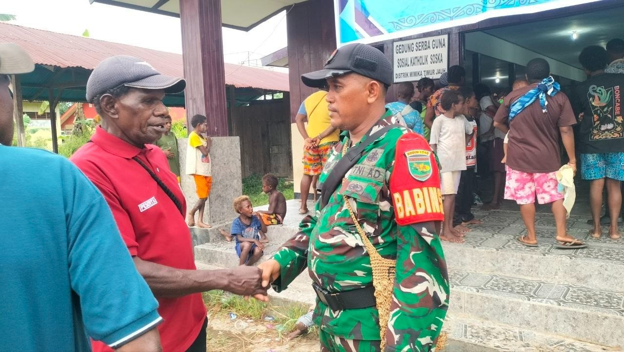Babinsa Koramil Mapurujaya Laksanakan Komsos Bersama Warga Kampung Fanamo