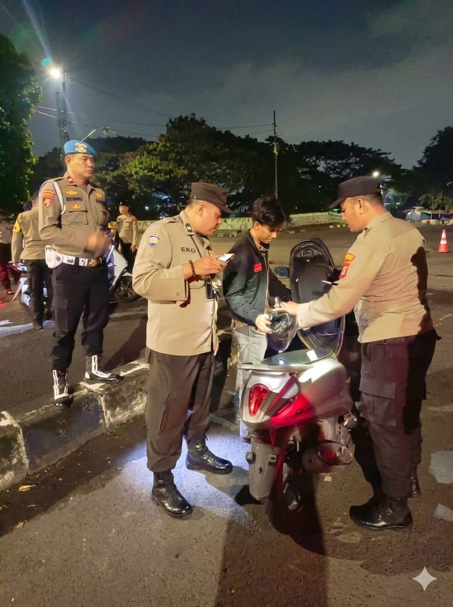 Polisi Gelar Apel dan Patroli Gabungan Tiga Pilar Cilincing Sisir Titik Rawan Tawuran dan Begal di Jakarta Utara