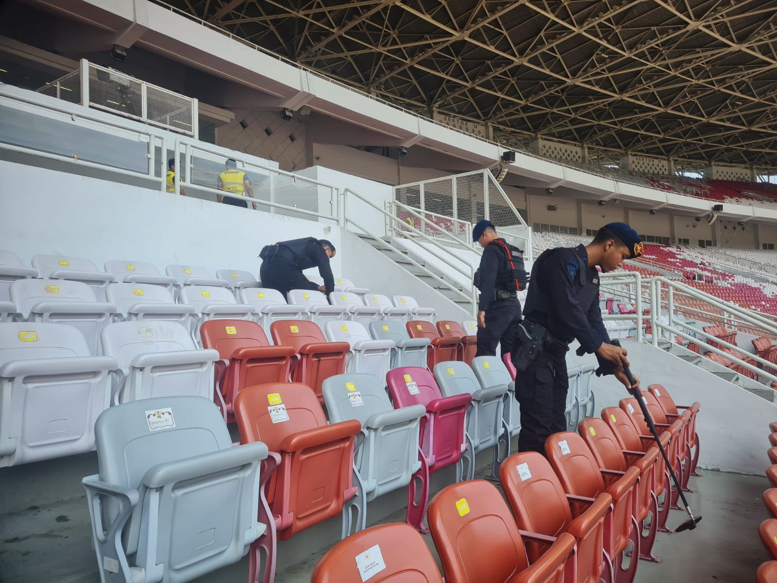 Brimob Polda Metro Jaya Pastikan Keamanan Laga DRX World Legends vs Barcelona Legends di GBK