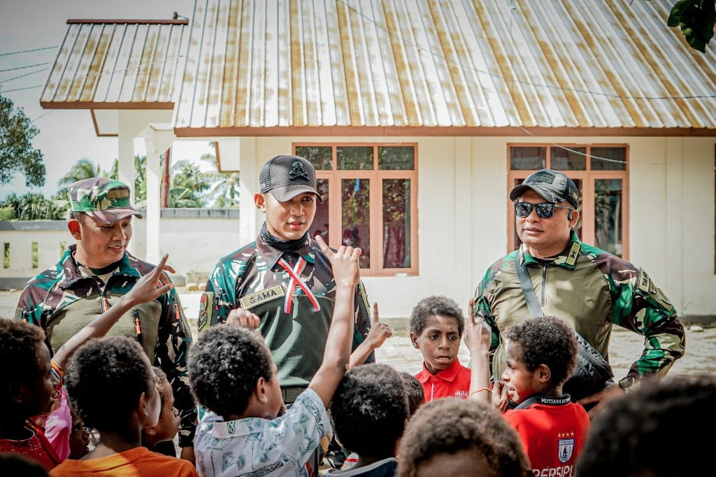 Koops TNI Papua Berbagi Kasih di Panti Asuhan Santa Susana Mimika