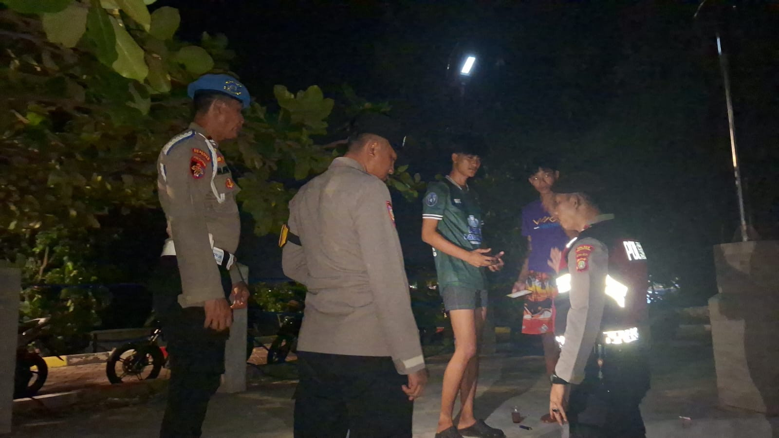 Jakarta On The Spot Sambangi Pulau-Pulau Penduduk, Polsek Kepulauan Seribu Selatan Sosialisasikan Layanan Polisi 110