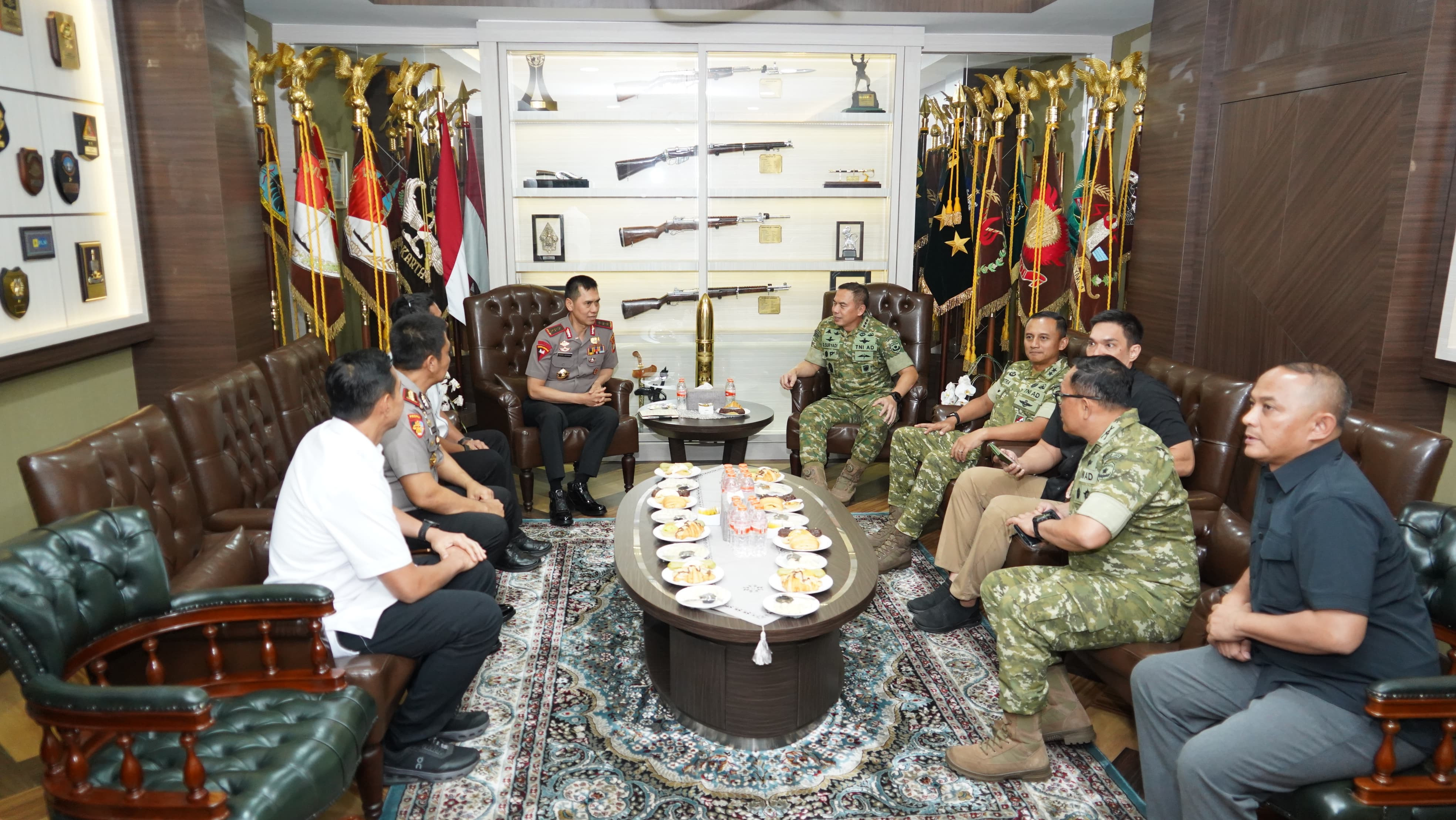 Pangdam Jaya Terima Kunjungan Silaturahmi Kapolda Metro Jaya, Perkuat Sinergi TNI-Polri