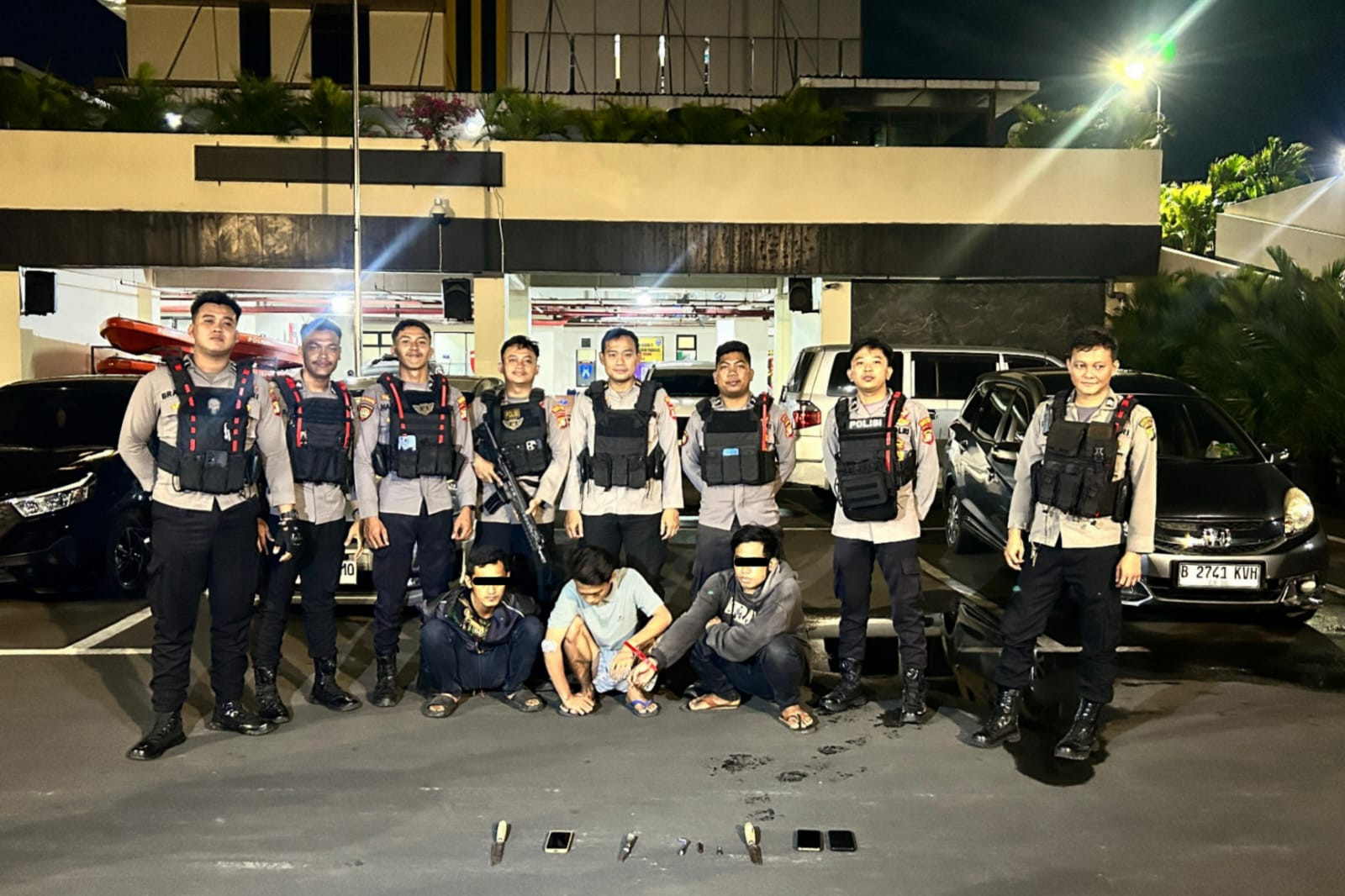 Tim Patroli Perintis Presisi Polres Metro Bekasi Kota Amankan Tiga Pria yang Membawa Sajam