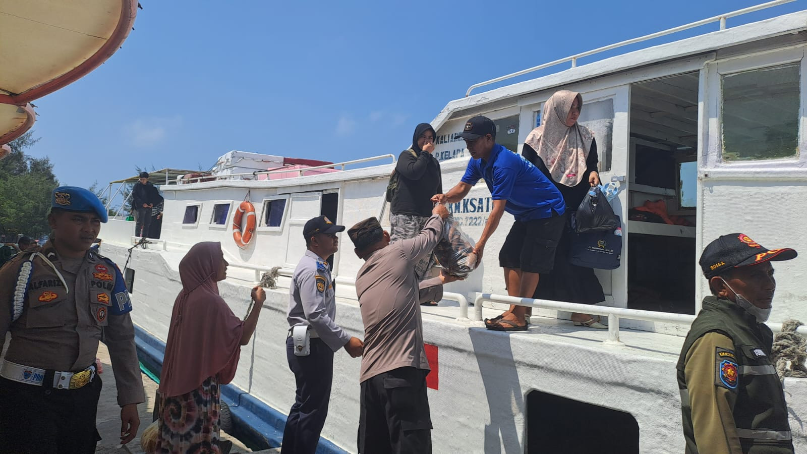 Layanan Polisi 110 Hadir di Dermaga, Polres Kepulauan Seribu Berikan Pelayanan Humanis kepada Warga