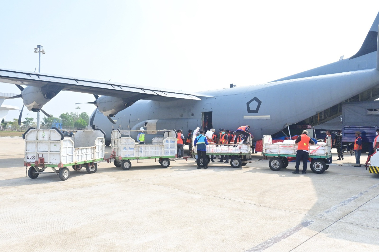 TNI Semai 11 Ton Bahan Modifikasi Cuaca untuk Atasi Karhutla di Kalimantan