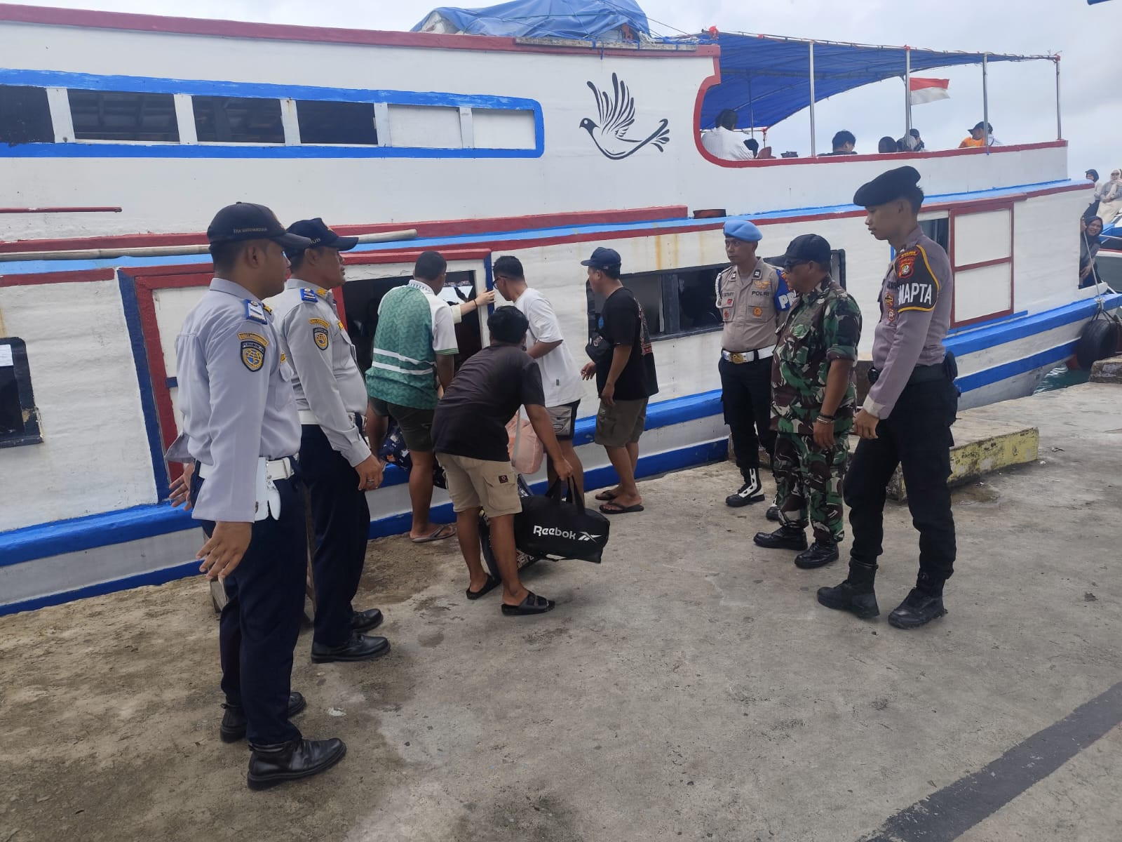 Strong Point Polres Kepulauan Seribu di Dermaga, Kapolres Tekankan Keselamatan dan Kenyamanan Wisatawan