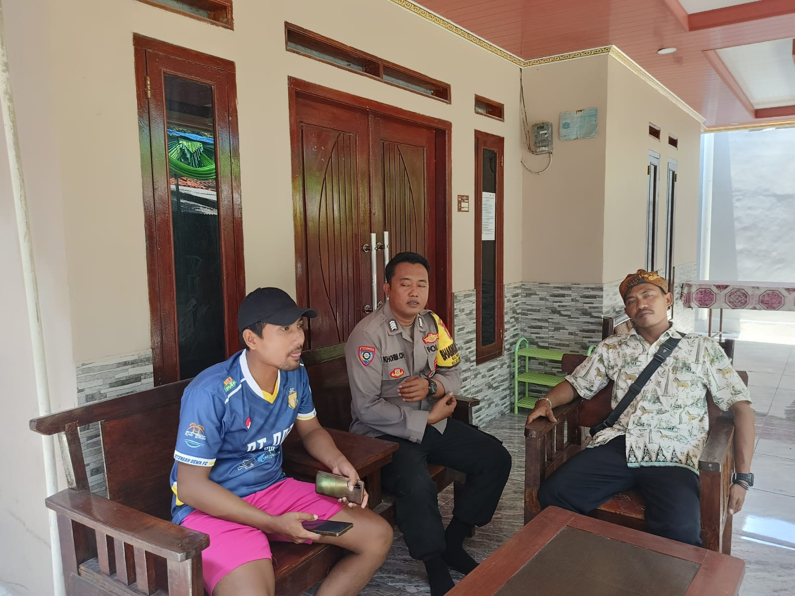 Bhabinkamtibmas Pulau Pari Ajak Warga Perkuat Sinergi Jaga Kamtibmas dan Lingkungan Wisata