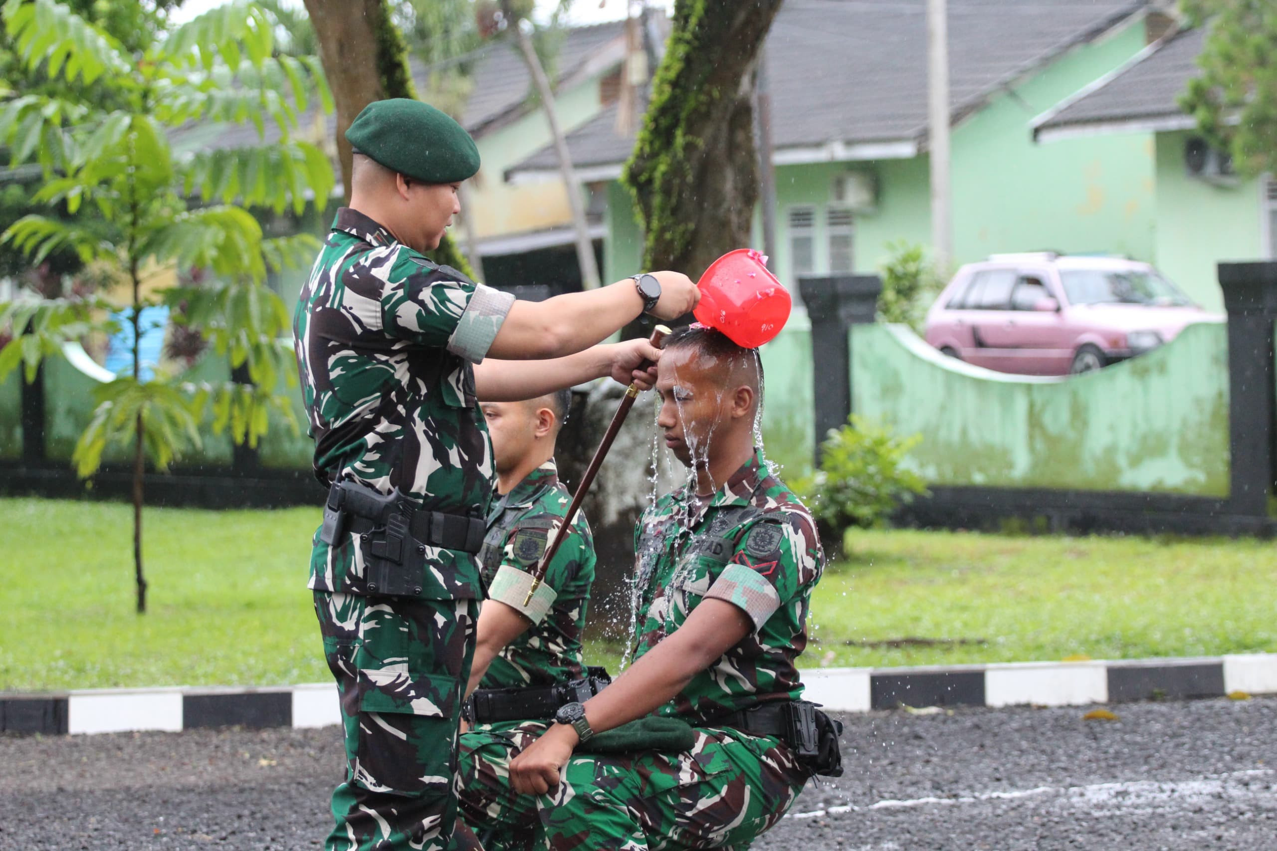 Yonif 515 UTY/9/2 Kostrad Gelar Tradisi Penyambutan Warga Baru