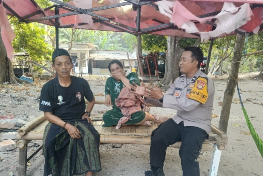 Jaga Jakarta di Pulau Pari, Bhabinkamtibmas Sosialisasikan Layanan Polisi 110 dan Imbau Warga Cegah Kebakaran
