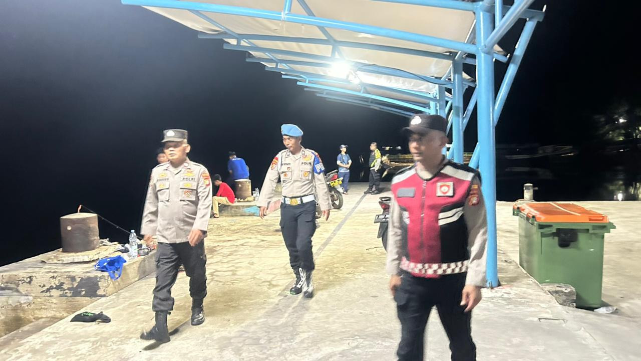 Patroli Malam Humanis, Polisi–TNI Sambangi Warga Pulau di Kepulauan Seribu Utara