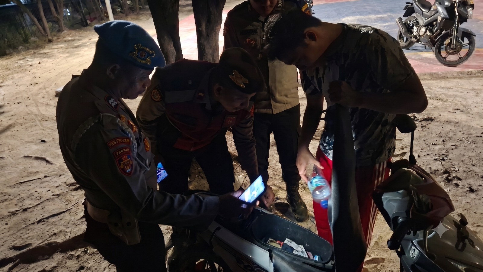 Patroli Malam Jakarta On The Spot, Polsek Kepulauan Seribu Selatan Pastikan Warga Mudah Mendapatkan Bantuan Polisi