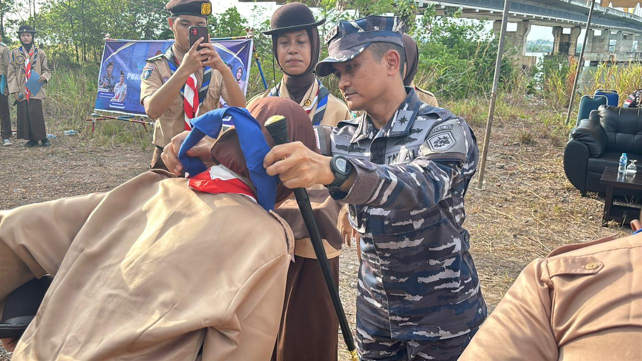 Membentuk Generasi Muda Berwawasan Bahari, Danlanal Bintan Pimpin Upacara Pengukuhan Calon Anggota Saka Bahari