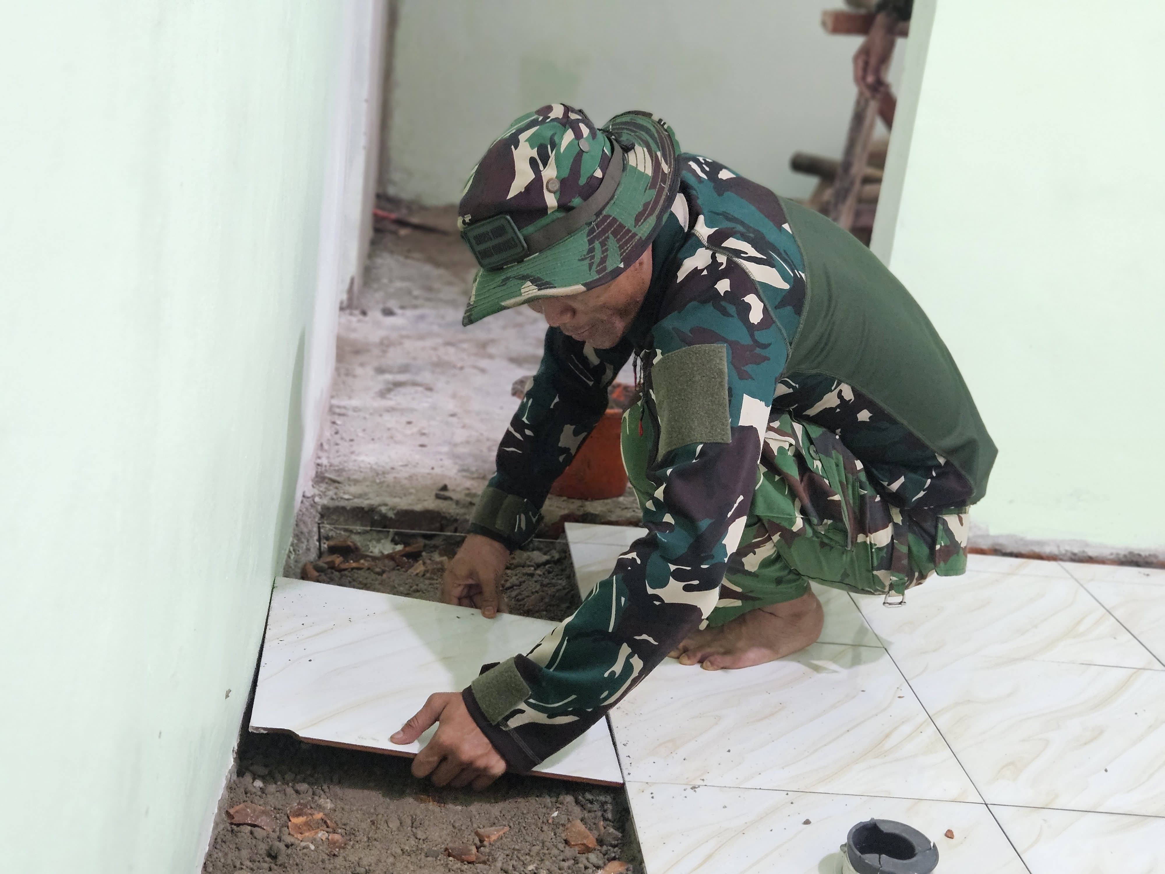 Pantang Pulang Sebelum Rampung, Satgas TMMD Ke 128 Kodim 0507/Bekasi Lembur Bangun Rutilahu