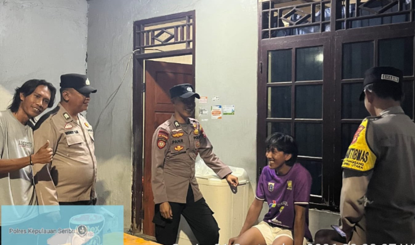 Layanan Polisi 110 Disosialisasikan Saat Patroli Malam, Polsek Kepulauan Seribu Utara Pastikan Kamtibmas Tetap Kondusif