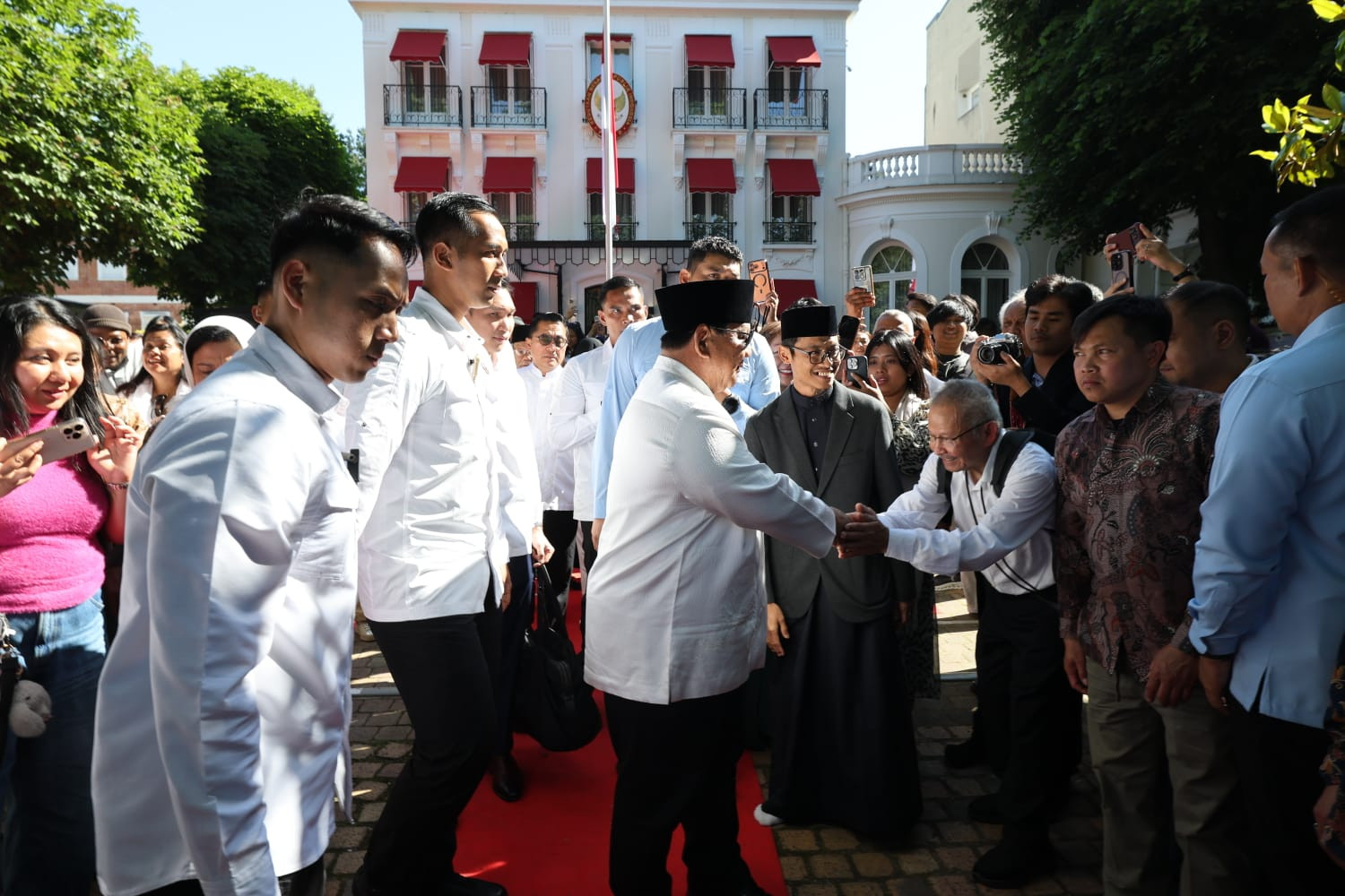 Diaspora Paris Bahagia Salat Iduladha Bersama Prabowo: Rasanya Seperti Kumpul dengan Keluarga Besar