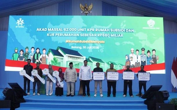 Prabowo Saksikan Akad Massal KPR FLPP untuk 62.710 Penerima, dari Guru SD hingga Pengemudi Ojol