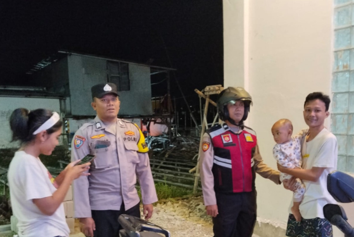 Patroli Malam Gabungan, Polsek Kepulauan Seribu Selatan Gencarkan Sosialisasi Layanan 110 dan Barcode Pengaduan