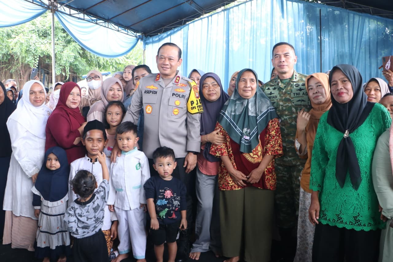 Kebersamaan di TPA Maju Bersama, Kapolda hingga Pangdam Jaya Makan Siang Bareng Warga