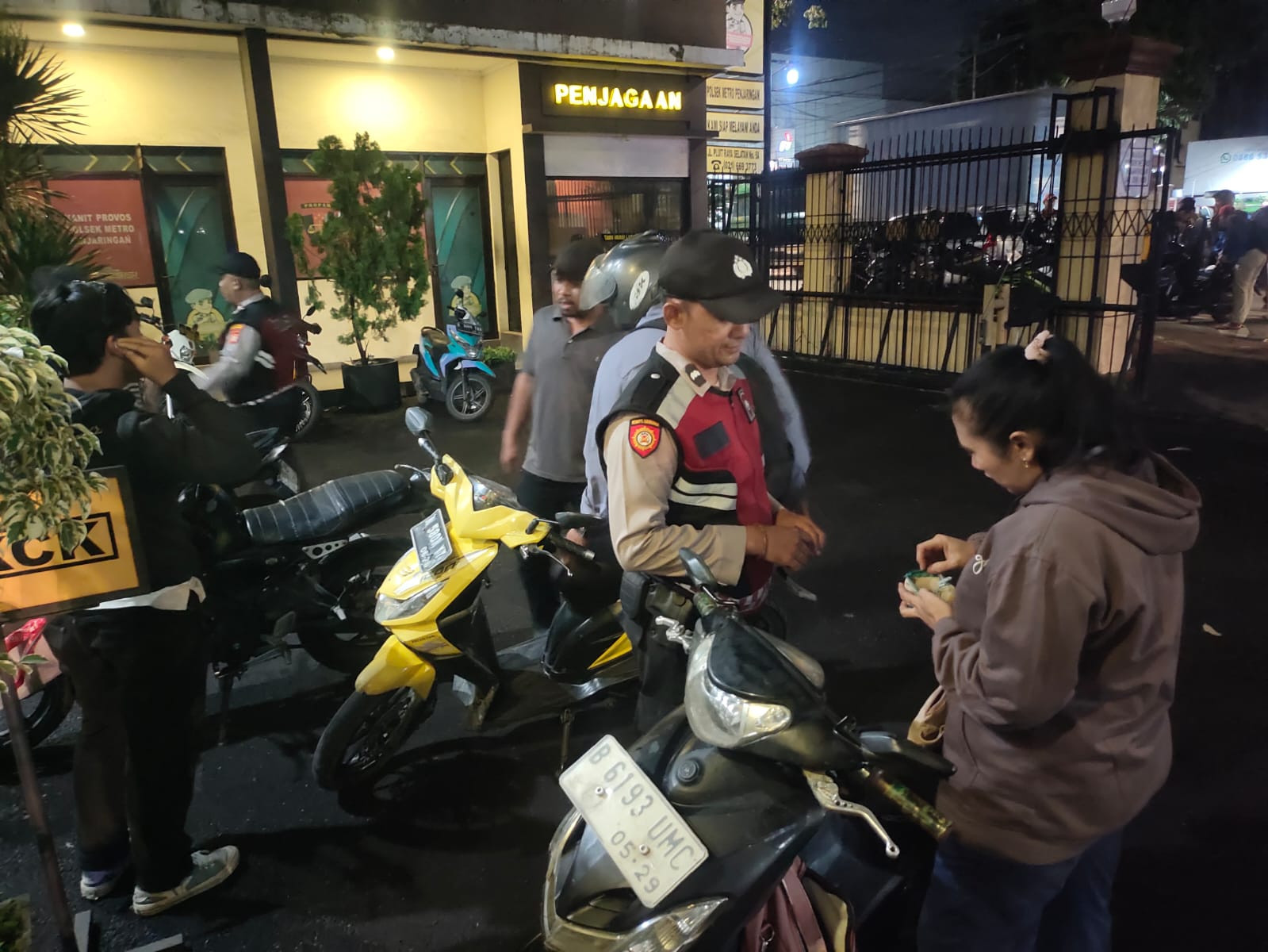 Polsek Metro Penjaringan Intensifkan Patroli Malam, Dua Motor Tanpa Surat Diamankan Saat KRYD