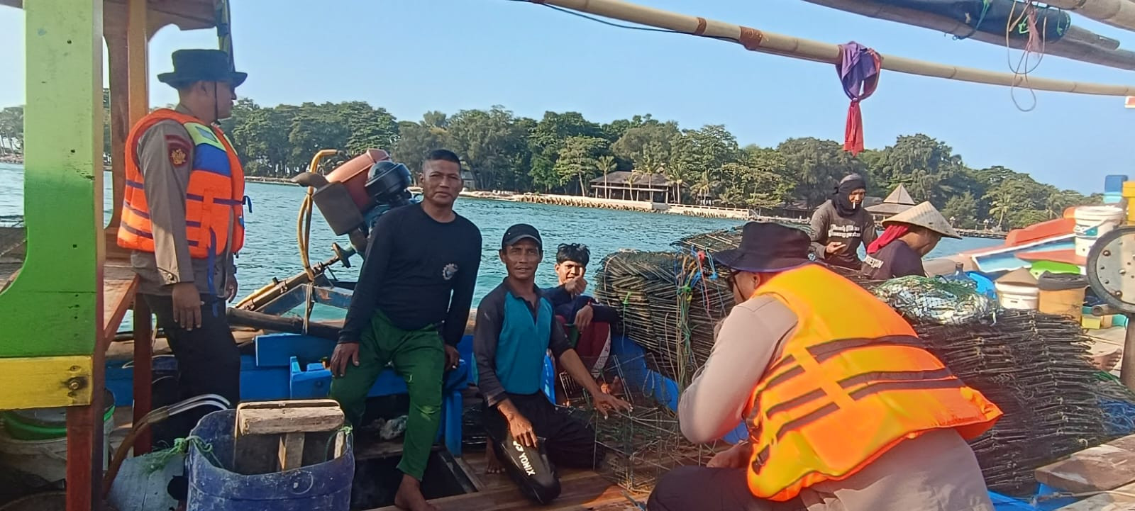 Jakarta On The Spot, Satpolairud Polres Kepulauan Seribu Sambangi Nelayan dan Sosialisasikan Layanan Polisi 110