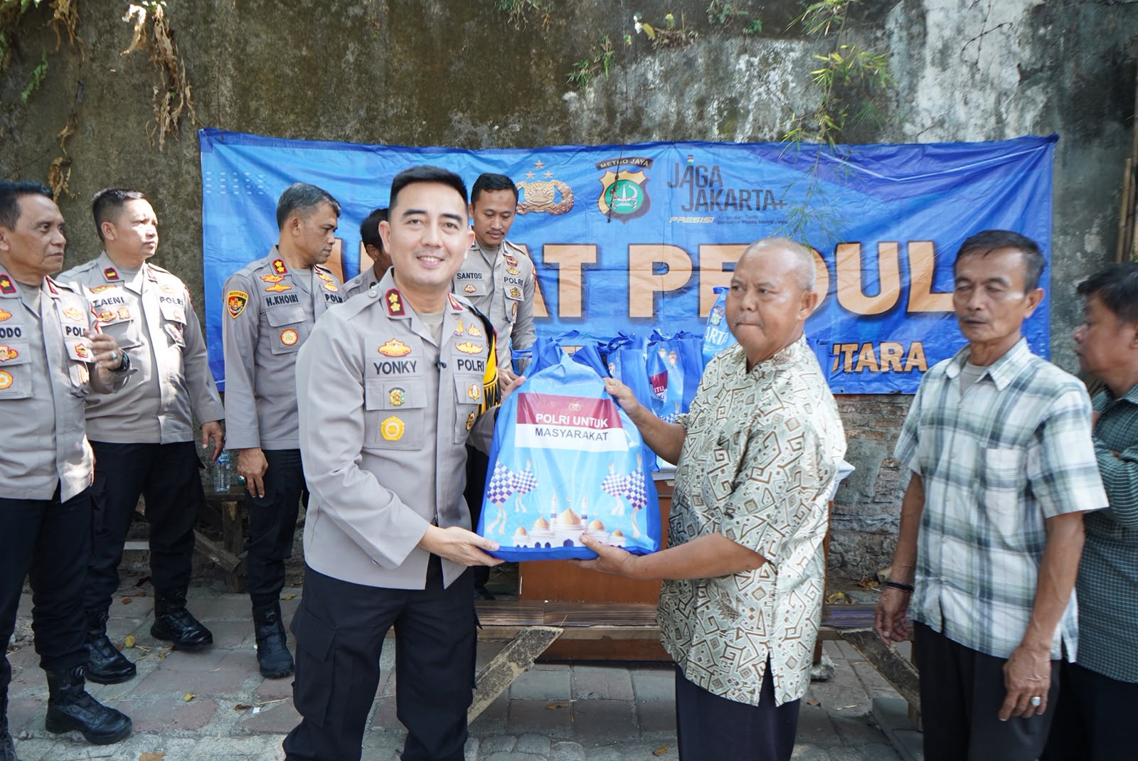 Polres Metro Jakarta Utara Hadir untuk Masyarakat Lewat Program Jumat Peduli