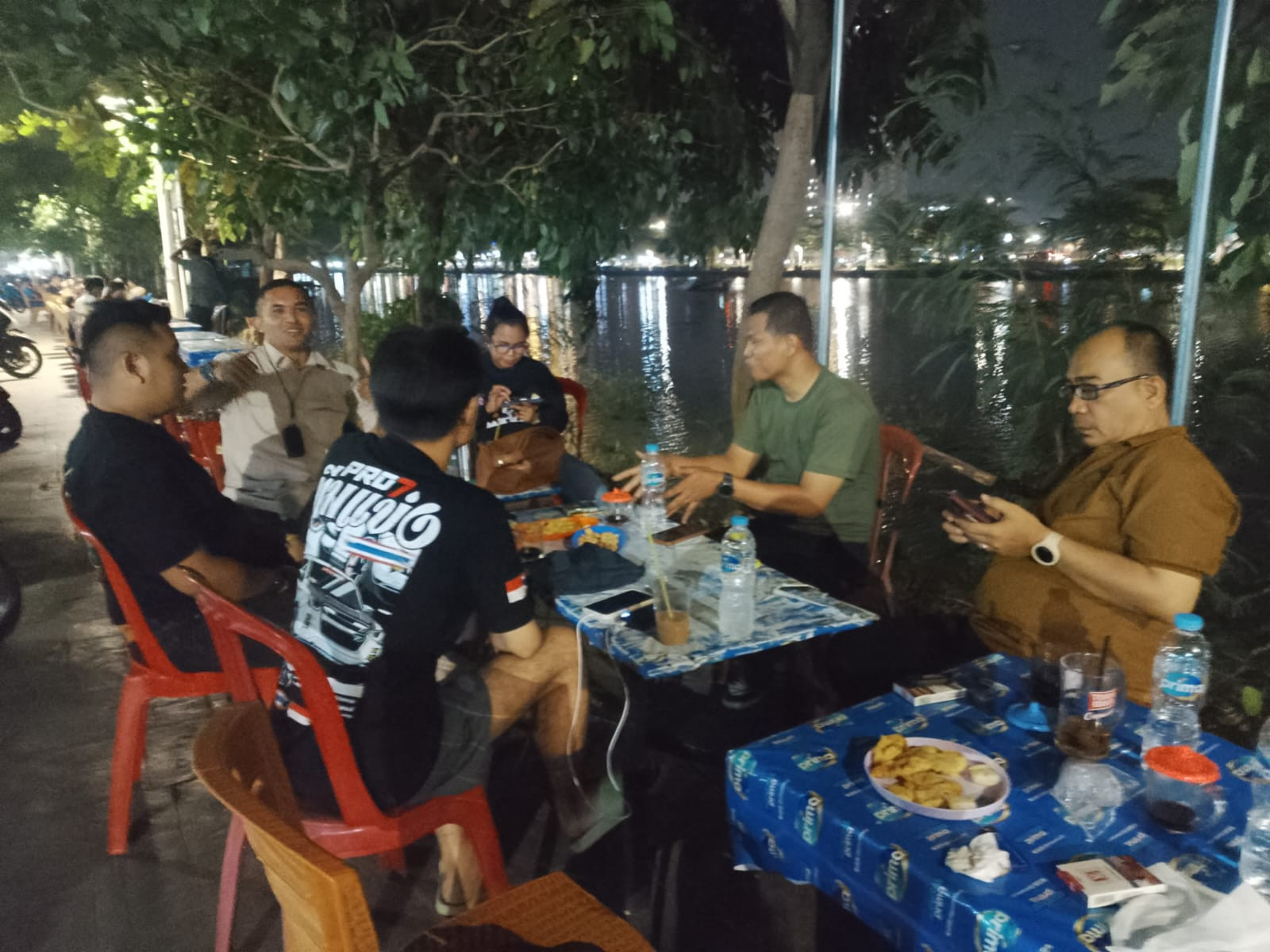 Pererat Silaturahmi, Mahasiswa STIH Ligitasi Pilih Ngopi Bareng di Danau Sunter