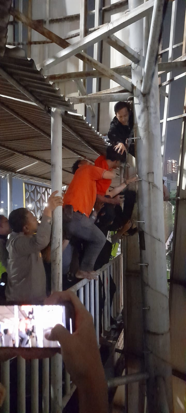 Polisi Gagalkan Aksi Pria yang Diduga Hendak Bunuh Diri di Malam Idul Fitri