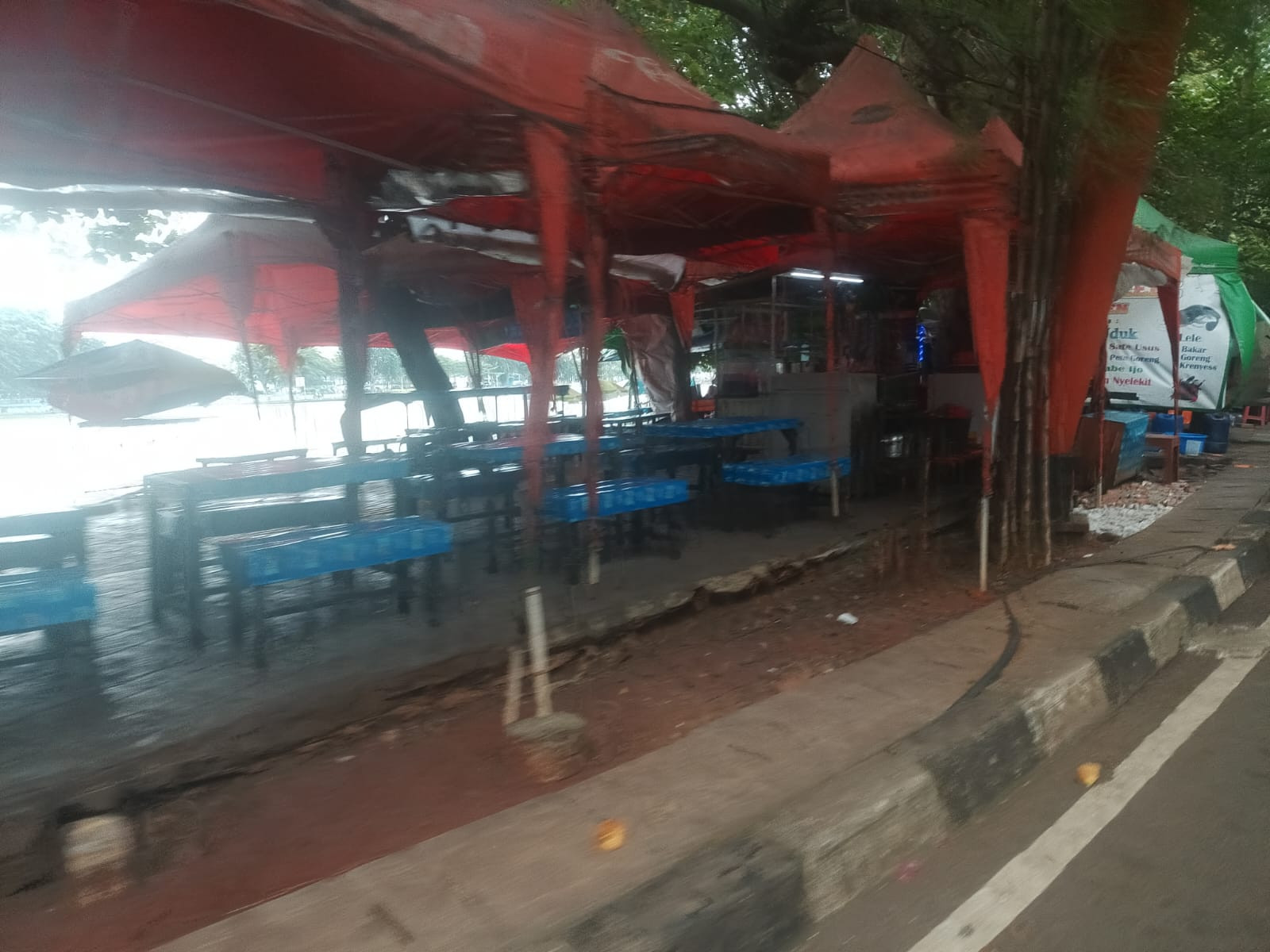 Danau Sunter Kian Kumuh, PKL Tak Tertata Bikin Pengunjung Kecewa