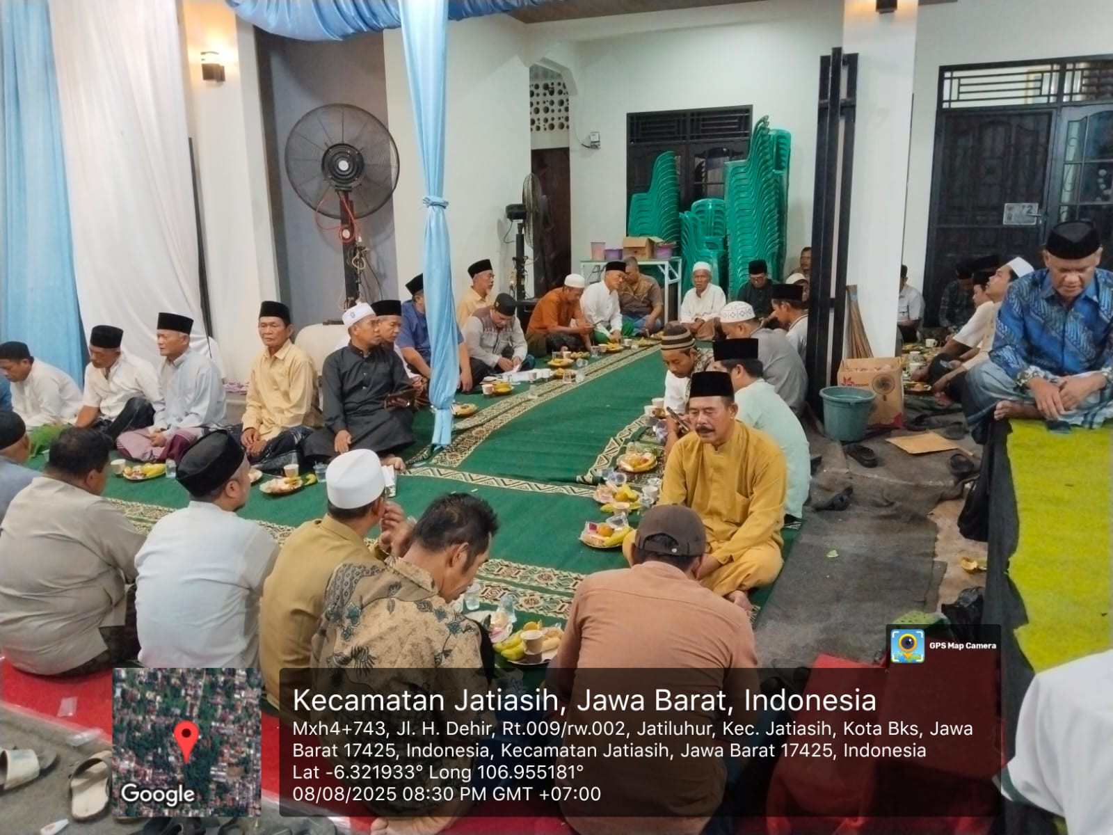 Jalin Silaturahmi, Bhabinkamtibmas Jatiasih Sampaikan Pesan Kamtibmas di Pengajian Warga