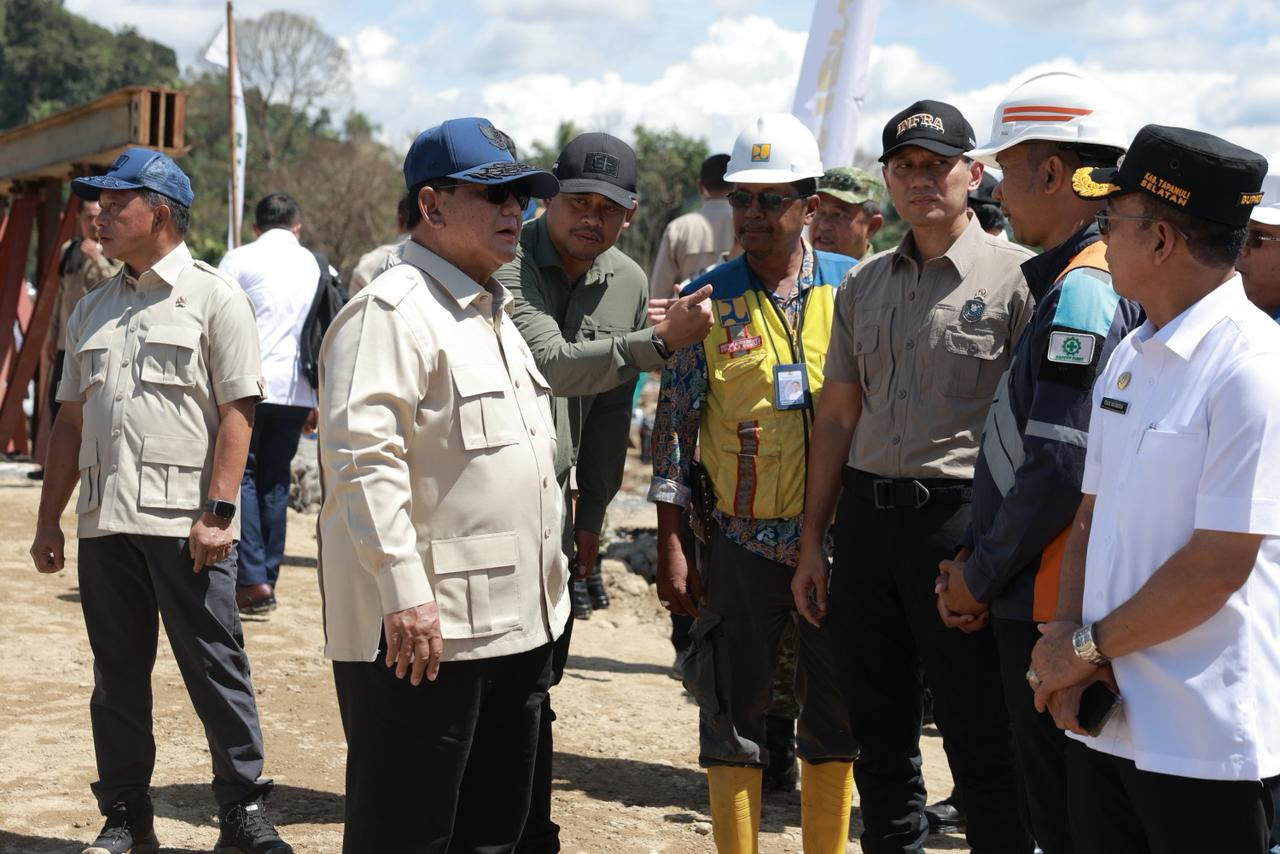 Tutup Tahun di Lokasi Bencana, Prabowo Cek Langsung Jembatan Sungai Garoga Pastikan Akses Tapteng–Tapsel Pulih