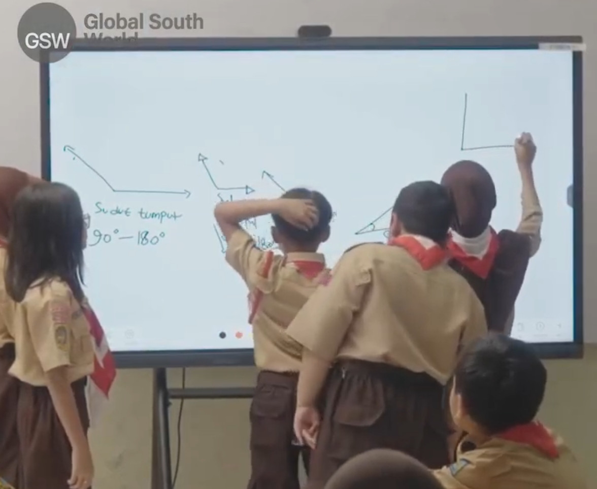 Papan Tulis Interaktif Disorot Dunia: Indonesia Bertransformasi ke Pendidikan Digital Modern