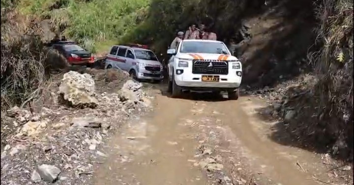 Dari Posko hingga Pintu Rumah, Polri Hadir Pastikan Layanan Kesehatan Warga Terdampak Bencana di Kala Segi Aceh Tengah