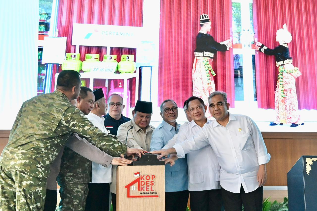 Panglima TNI Dampingi Presiden RI Resmikan 1.061 KDKMP di Jawa Timur