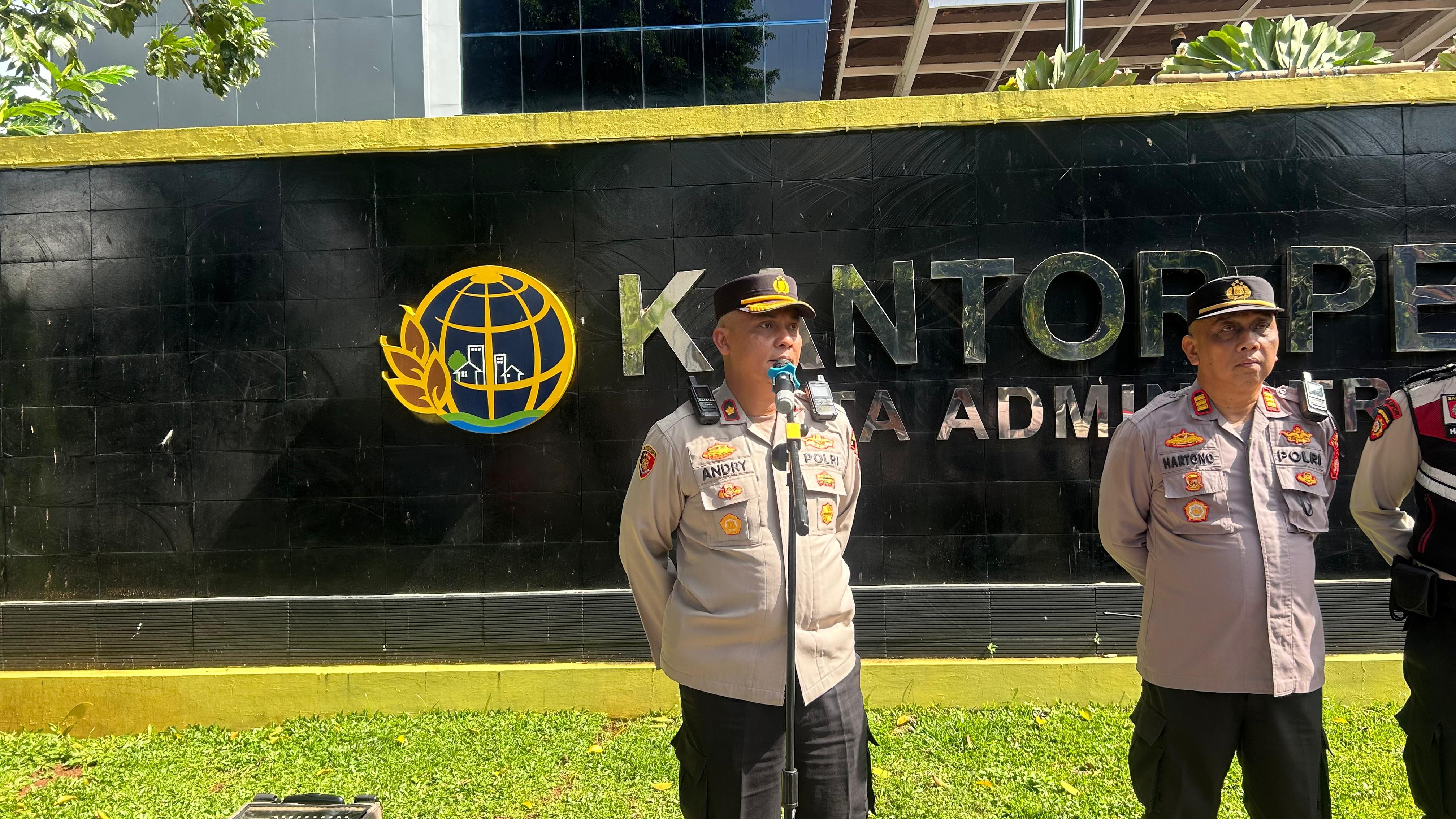 Polisi Gelar Apel Persiapan Pengamanan Aksi Unjuk Rasa di Kantor Pertanahan Jakarta Utara