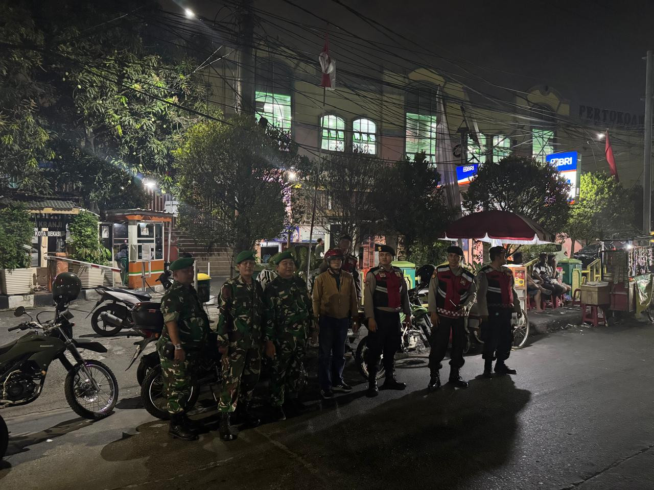 Sinergi TNI-Polri, Polsek Bekasi Barat dan Koramil 01 Kranji Patroli Cegah Tawuran