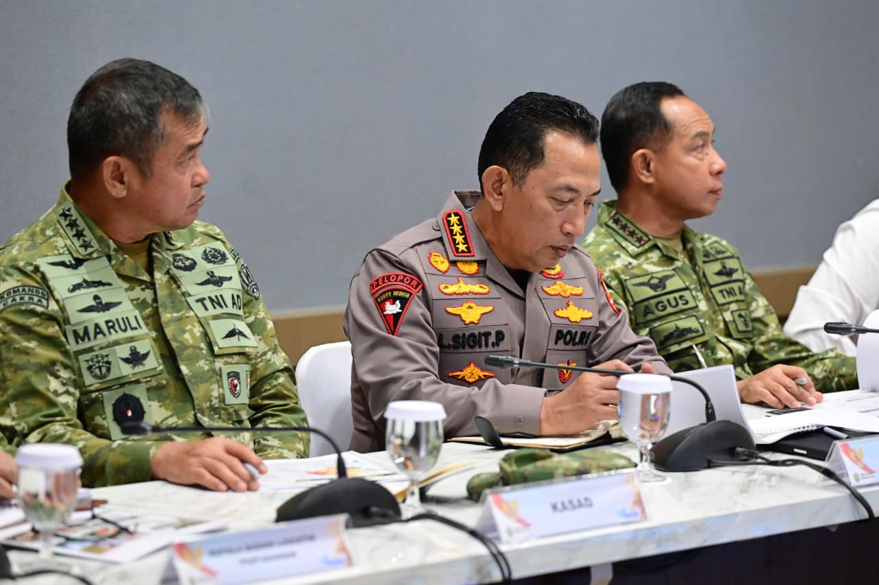 Panglima TNI Dampingi Presiden Prabowo Tinjau Penanganan Karhutla di Riau dan Sumatera Selatan