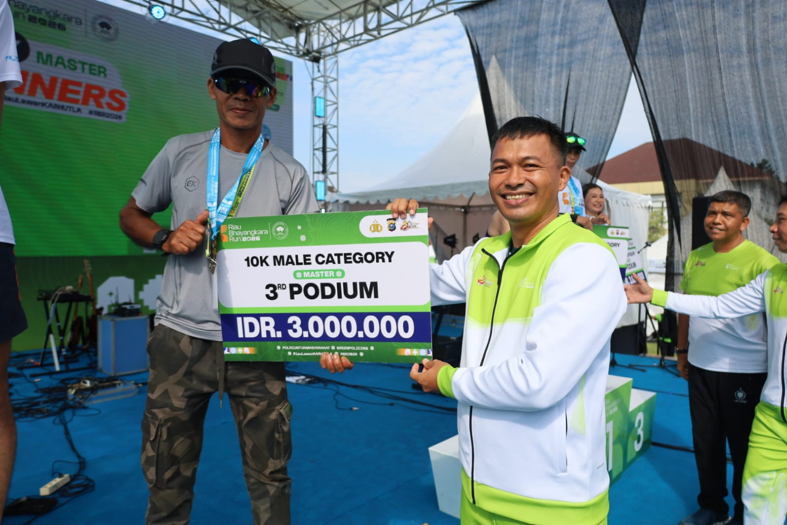 Komandan Bersama Prajurit Lanal Dumai Meriahkan Riau Bhayangkara Run 2026, Perkokoh Soliditas TNI-Polri Wujudkan Riau Yang Sehat, Hijau dan Lestari