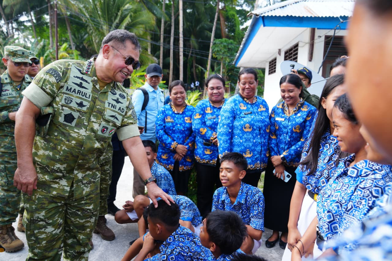 Wapang TNI Tinjau Perbatasan dan Pembangunan Infrastruktur di Miangas