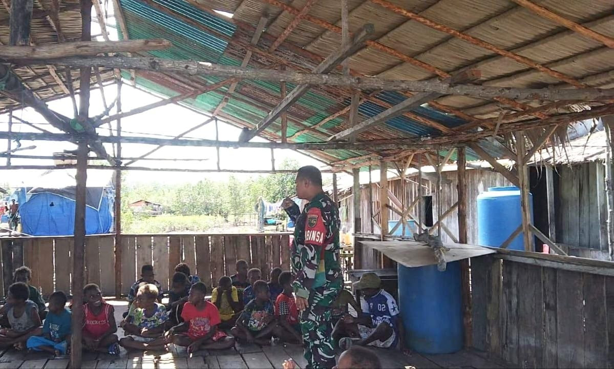 Peduli Dengan Generasi Penerus, Babinsa Koramil Mapurujaya Motivasi Anak-Anak Dalam Meraih Cita-Cita