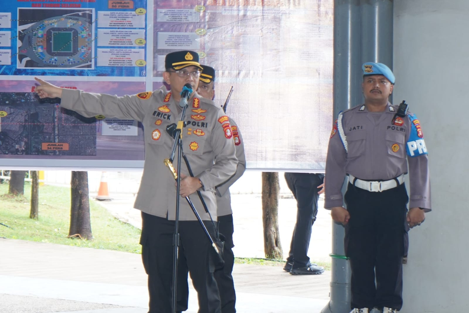 Kapolres Metro Jakarta Utara Pimpin Apel Pengamanan Persija Vs Semen Padang di JIS, Tekankan Pemeriksaan Ketat dan Humanis