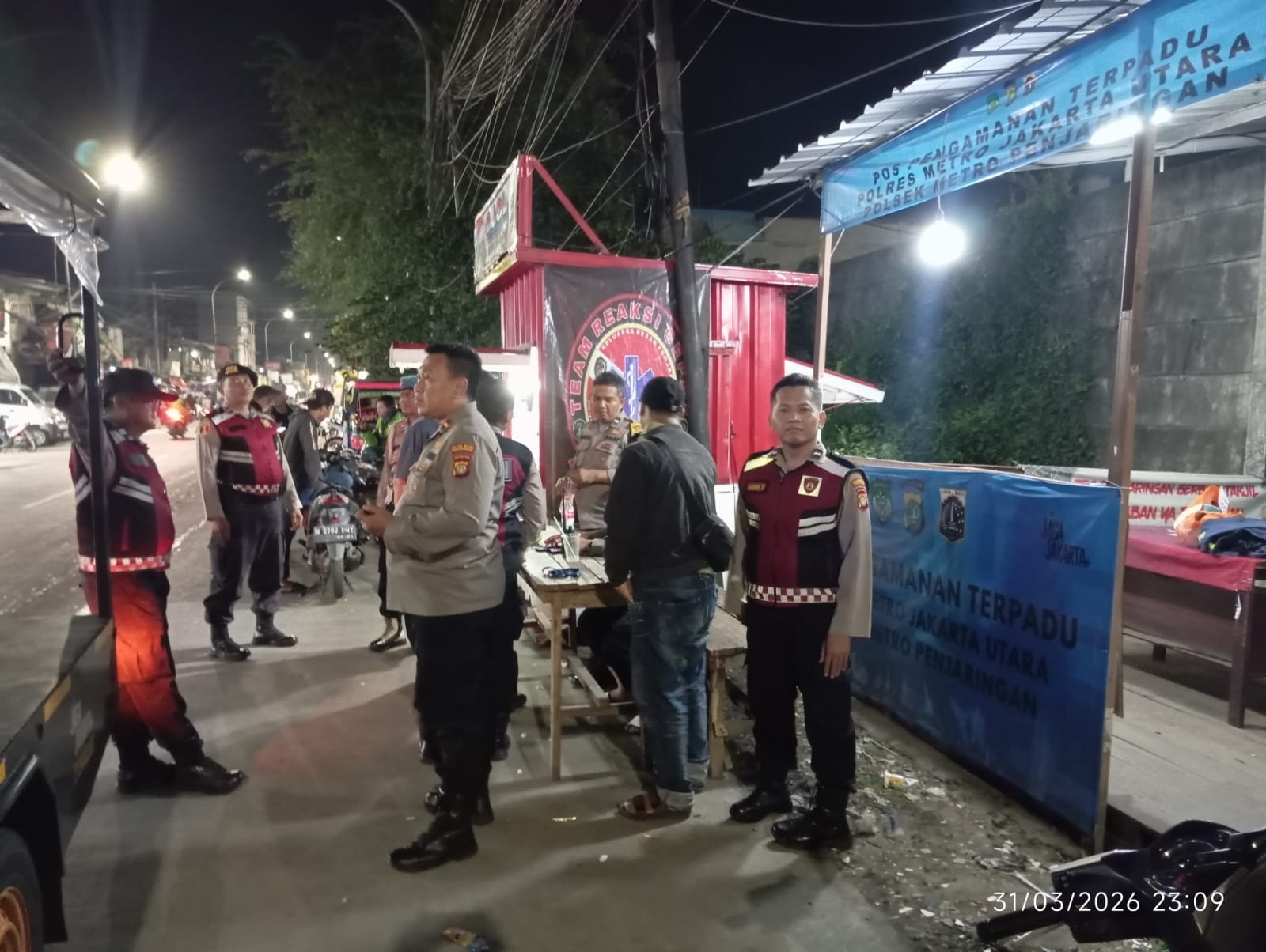 Jaga Jakarta, Jaga Lingkungan: Polsek Metro Penjaringan Gelar Apel KRYD Antisipasi Tawuran dan Kejahatan Jalanan