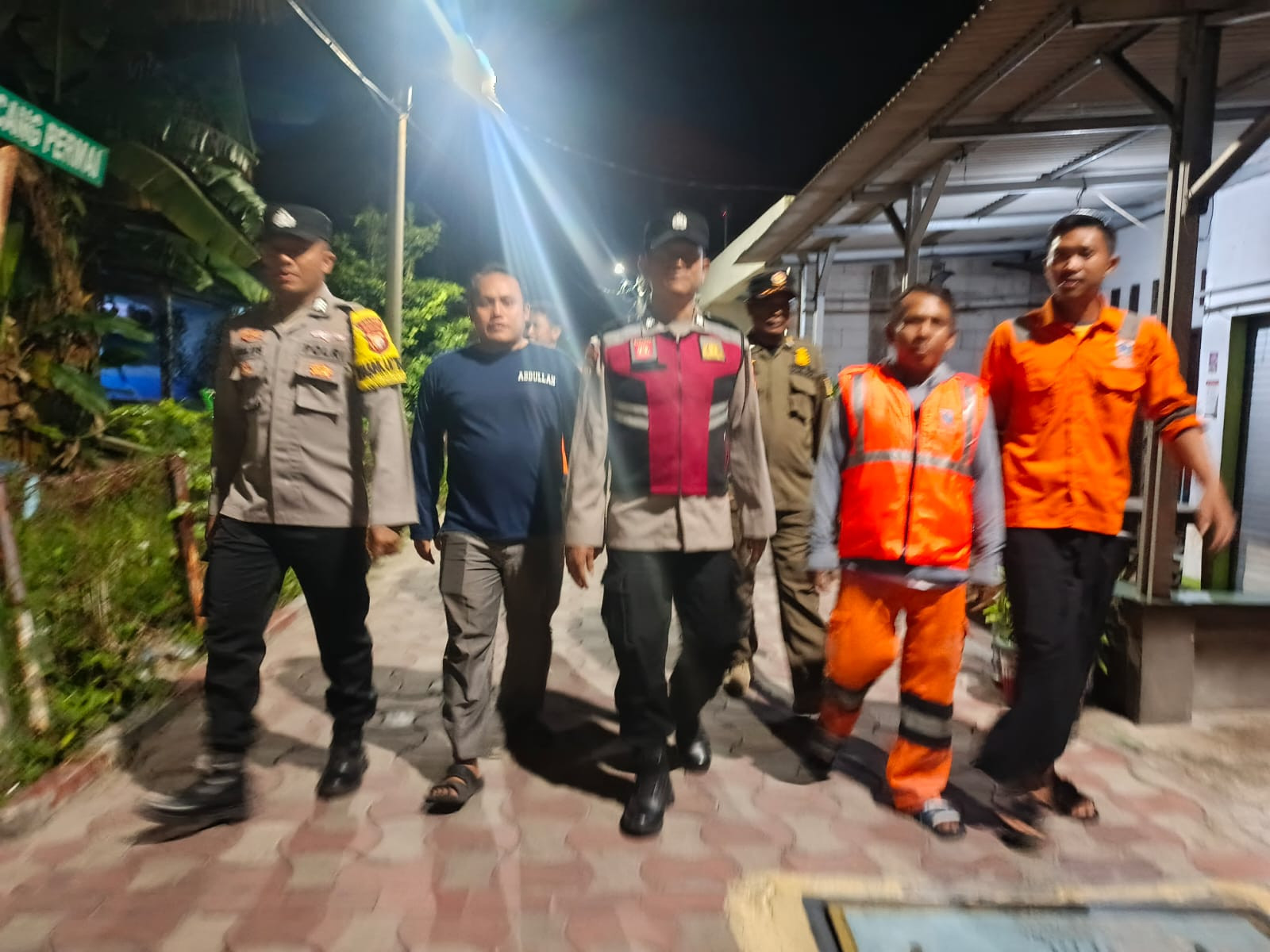 Patroli Malam Gabungan Polsek Kepulauan Seribu Selatan, Sosialisasikan Layanan 110 dan Antisipasi Gangguan Kamtibmas