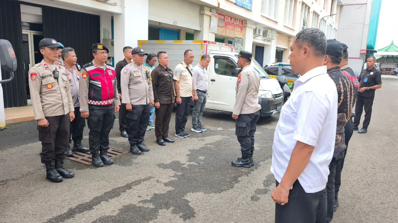 Polsek Pademangan Siagakan Pengamanan Aksi Unjuk Rasa KMPHI di Mangga Dua Square