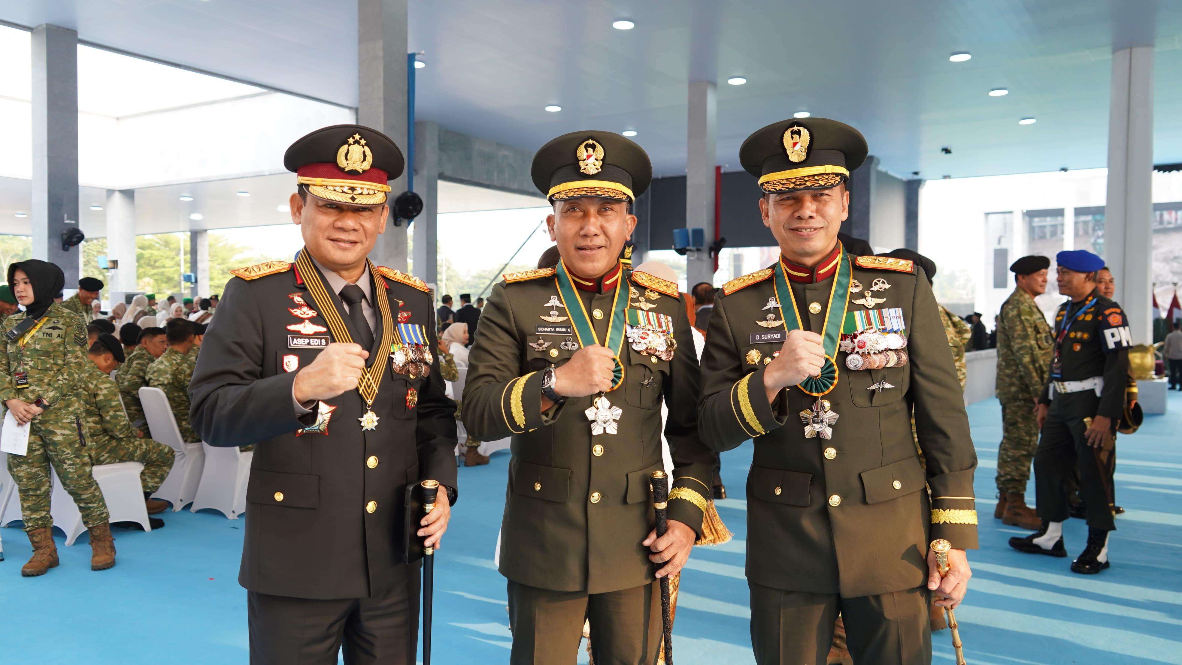 Pangdam Jaya Hadiri Upacara HUT ke-81 TNI dan Terima Ucapan dari Kapolda Metro Jaya